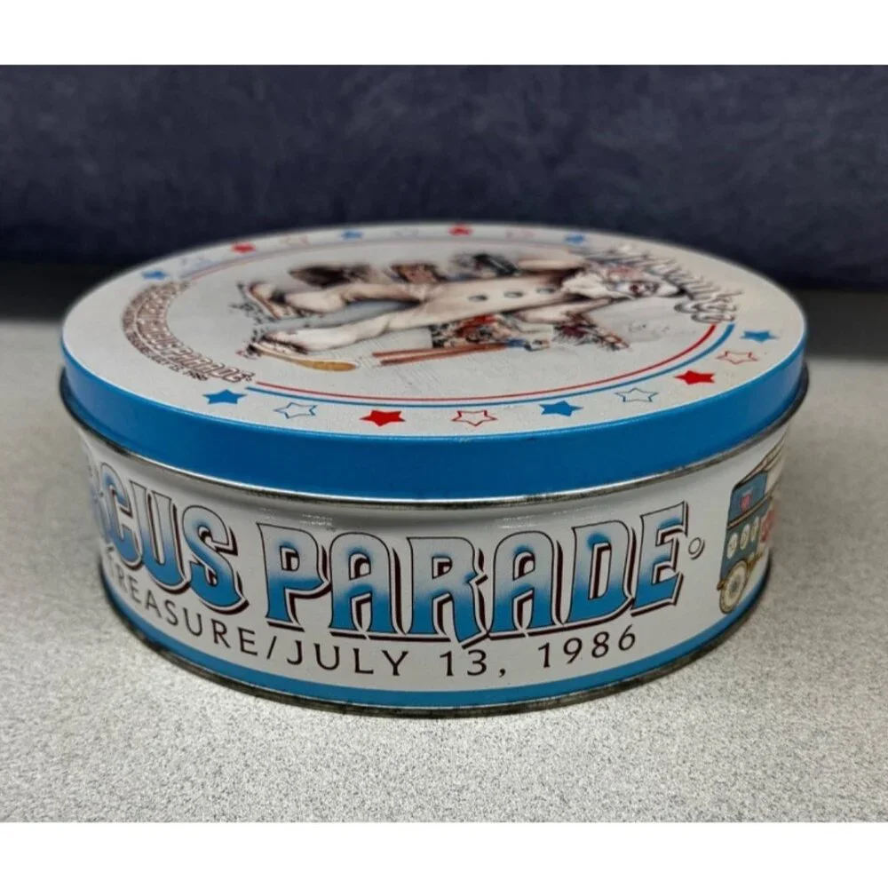 1986 The Great Milwaukee Circus Parade Commemorative Tin Carousel Frosted Animal